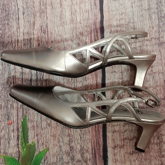 Almost New In Box Matching Purse & Shoes - Picture 2 of 8